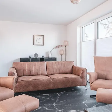 Reethus Reethus 1 * Born