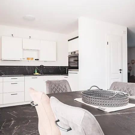 Reethus Reethus 1 Born